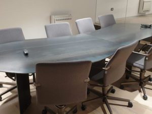 Come migliorare il design nella sala conferenze cercando tavolo in acciaio, design, arredamento moderno